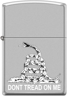 Foto 1 | Mechero Zippo Don't Tread On Me En Cromo Satinado Con Bandera De Gadsden - Venta Internacional.
