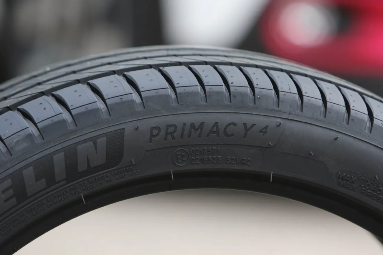 Foto 4 pulgar | Llanta Michelin Primacy 4 225/50 R16