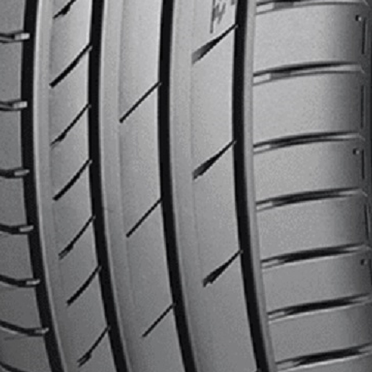 Foto 4 pulgar | Llanta 245/40r19 Kumho Ecsta Ps71