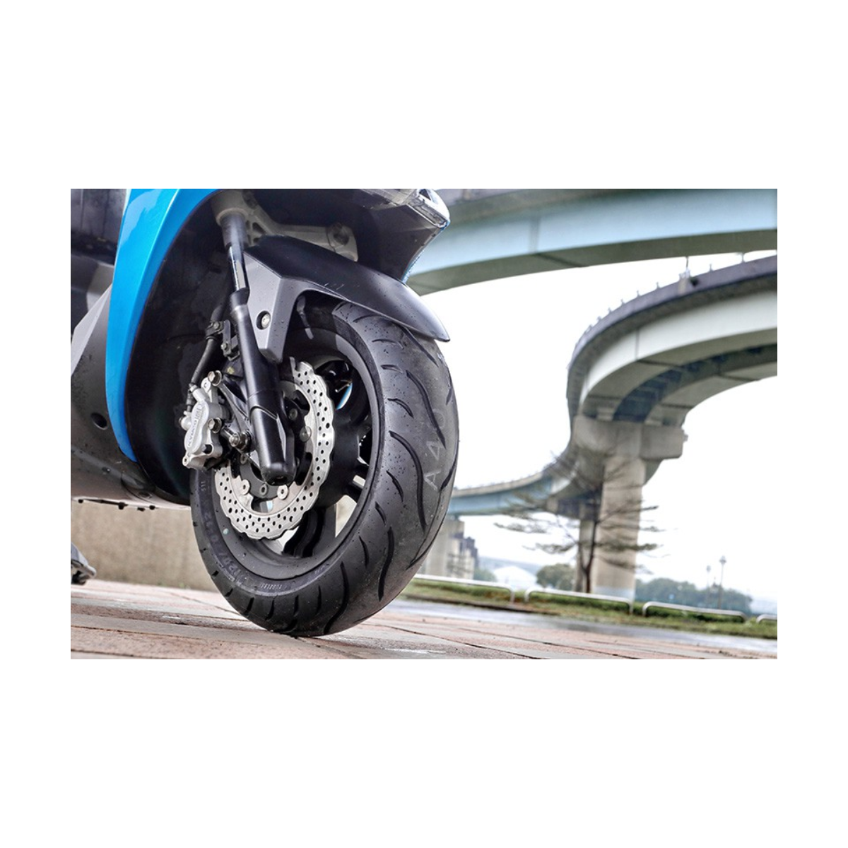 Foto 4 pulgar | Llanta Maxxis Ma-g1 51l Tl 120/70-12