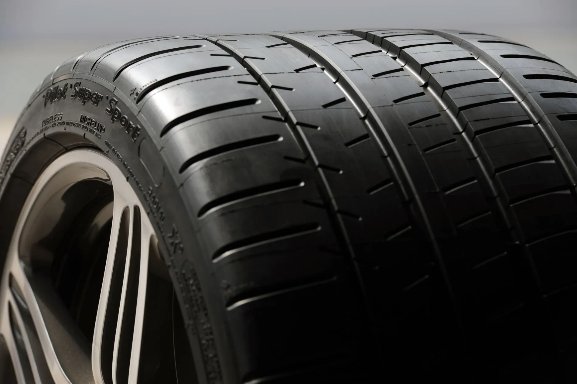 Foto 4 pulgar | Llanta Michelin Pilot Super Sport 225/40 R18