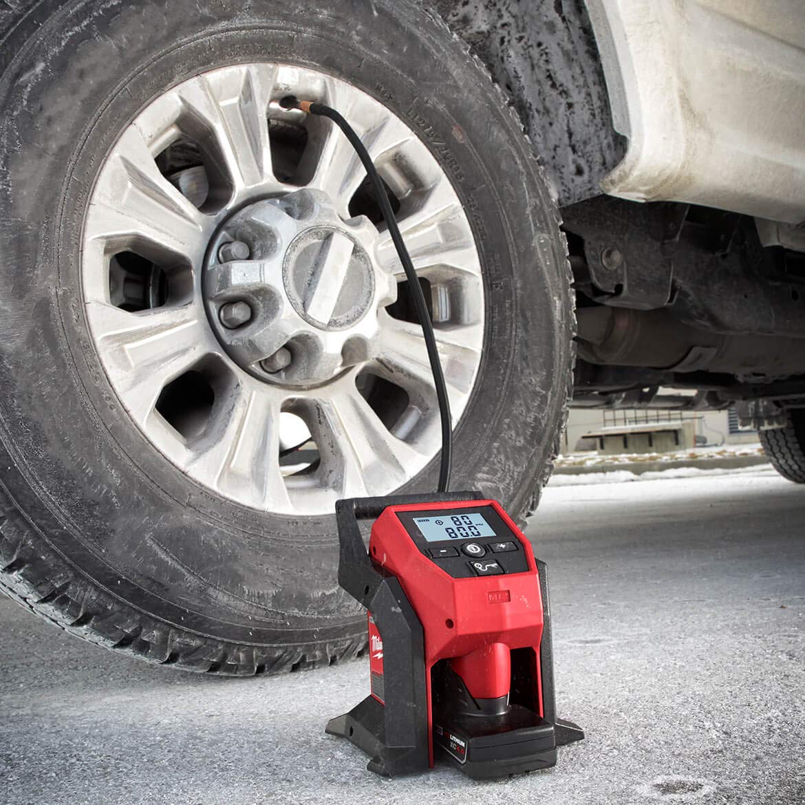 Foto 4 pulgar | Kit Inflador Milwaukee M12 Compact 120 Psi con Manómetro Digital - Venta Internacional