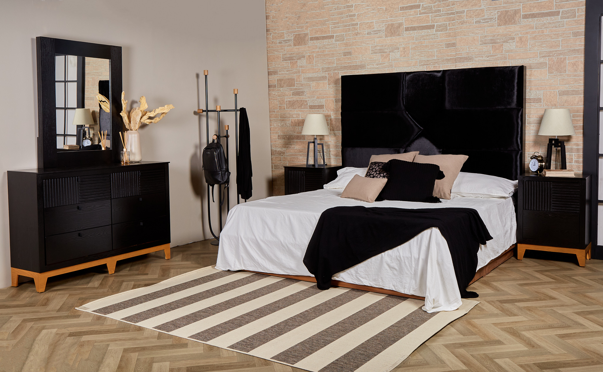 Foto 4 pulgar | Cabecera De Cama King Size Tapizada En Tela Negra Acolchada Con Hule Espuma Y Estructura De Madera Industrial