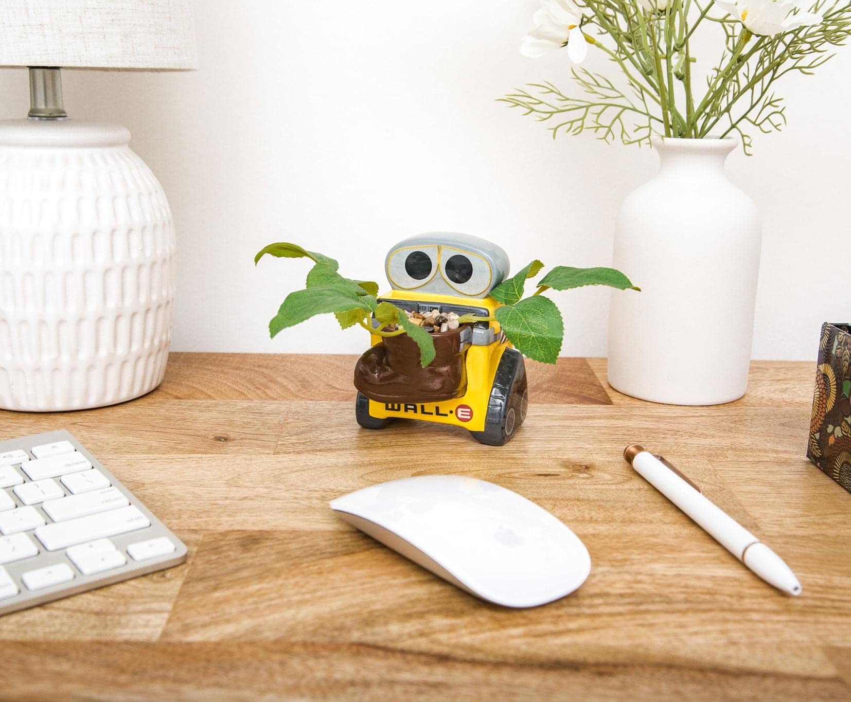 Foto 4 | Minimoleta De Cerámica Plateada Con Diseño De Búfalo Disney Pixar Wall-e Con Suculentas - Venta Internacional.