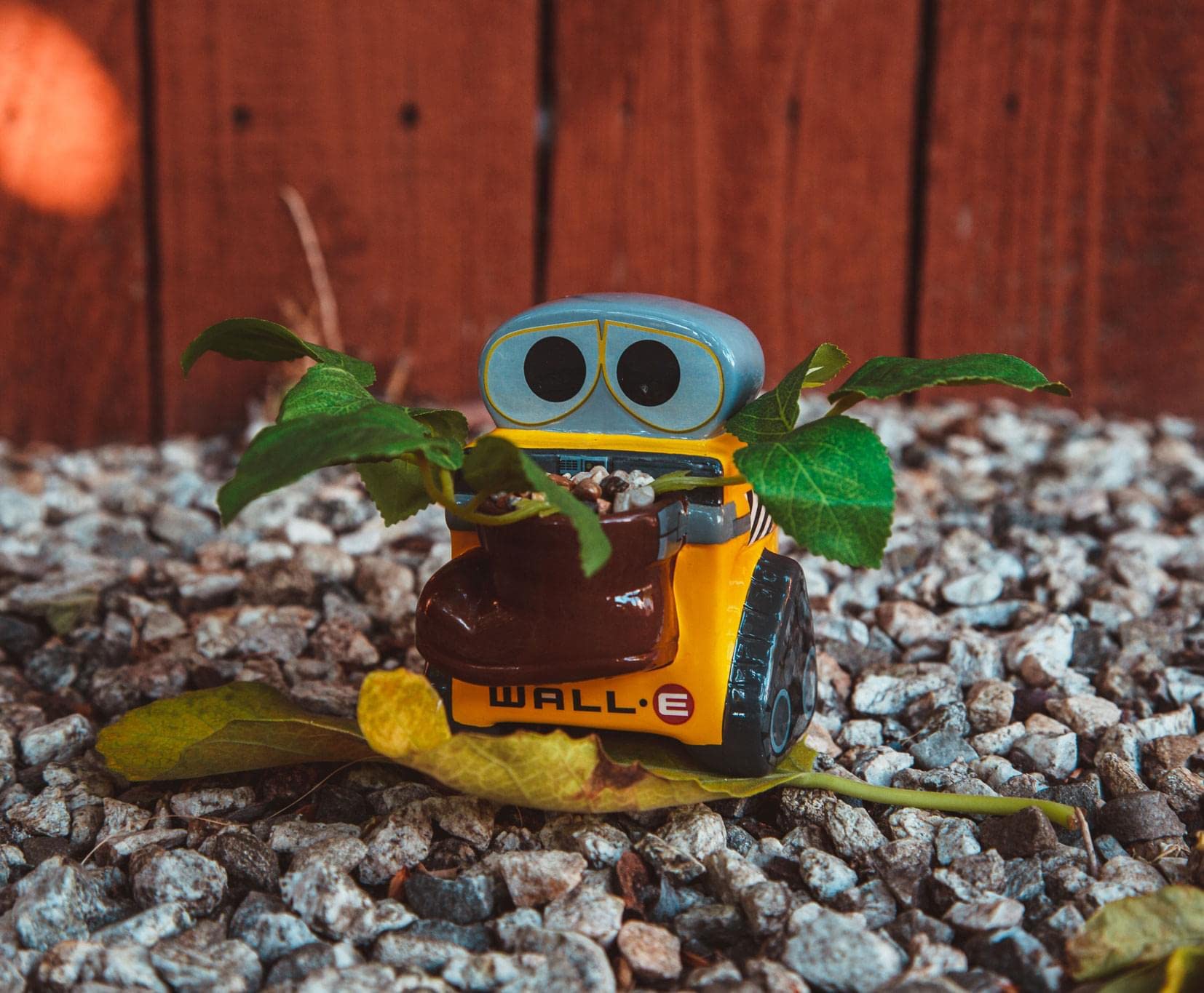 Foto 6 | Minimoleta De Cerámica Plateada Con Diseño De Búfalo Disney Pixar Wall-e Con Suculentas - Venta Internacional.