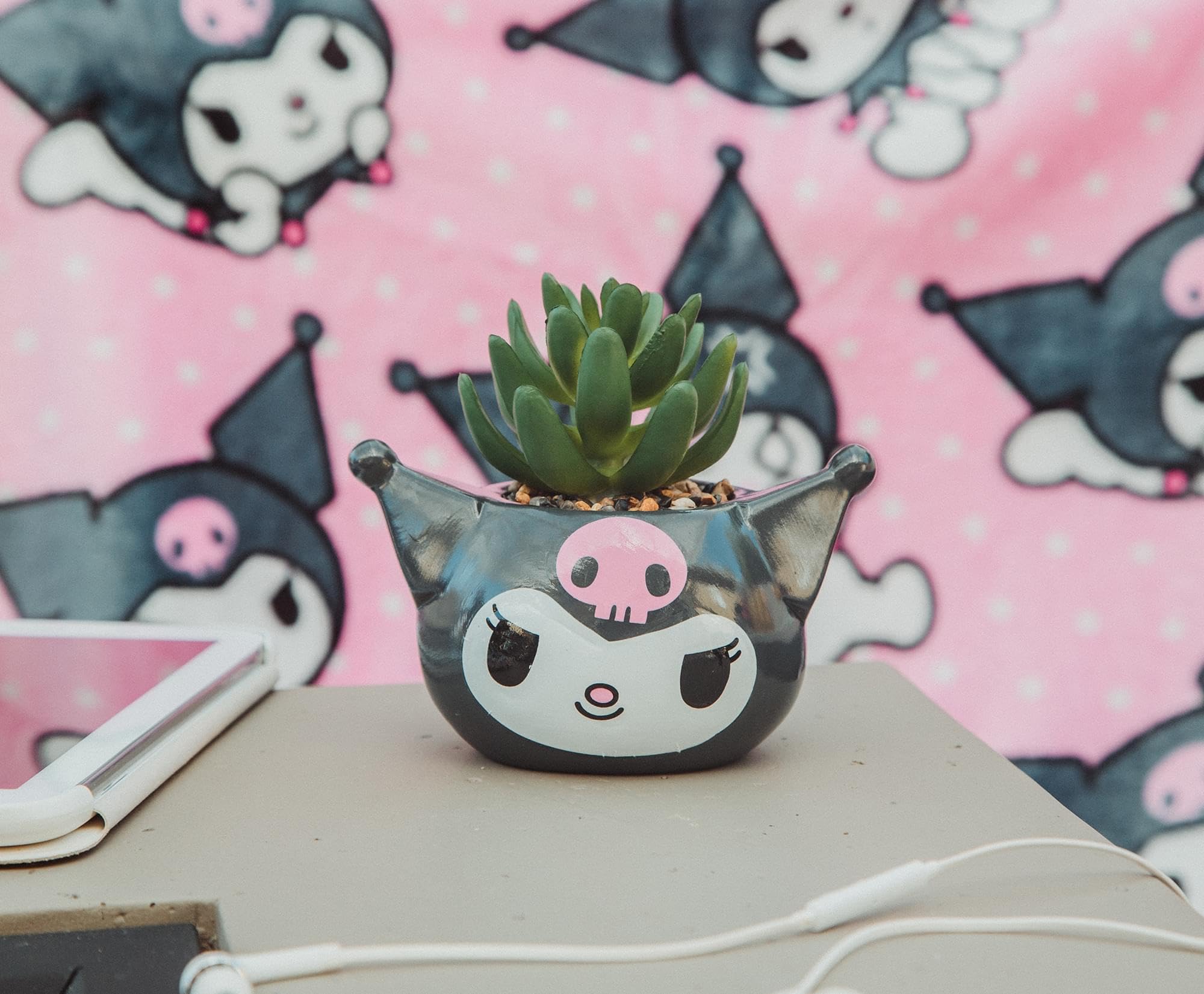 Foto 6 pulgar | Mini Macetero Toynk Sanrio Kuromi Smiling Head Con Suculentas - Venta Internacional.