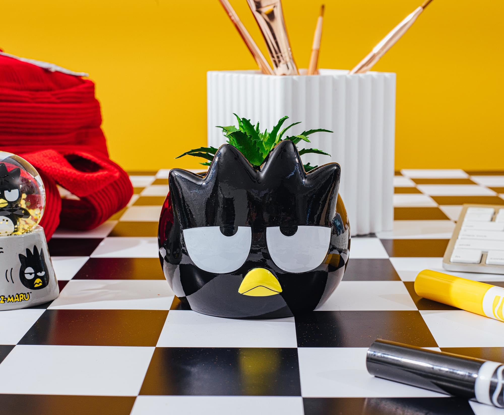 Foto 5 pulgar | Mini Maceta Sanrio Badtz-maru De Cerámica Con Plantas Suculentas Artificiales - Venta Internacional.