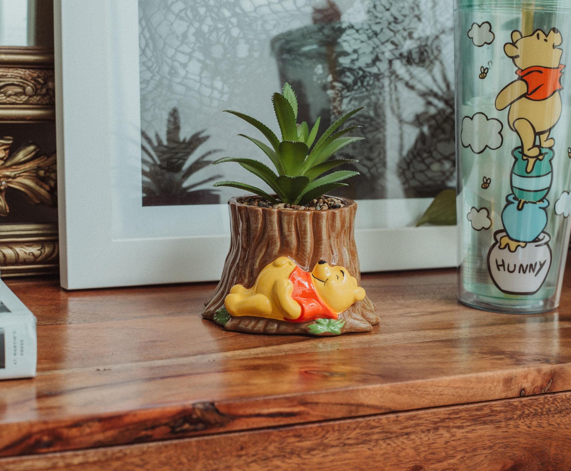 Foto 6 | Maceta De Cerámica Con Tocón De Árbol De Winnie The Pooh Con Suculentas De 5 Pulgadas - Venta Internacional.