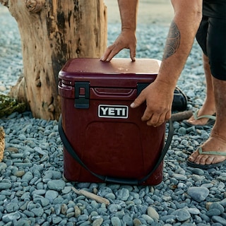Foto 4 | Hielera Yeti Roadie 24 Wild Vine Red Con Capacidad De 24 Litros - Venta Internacional.