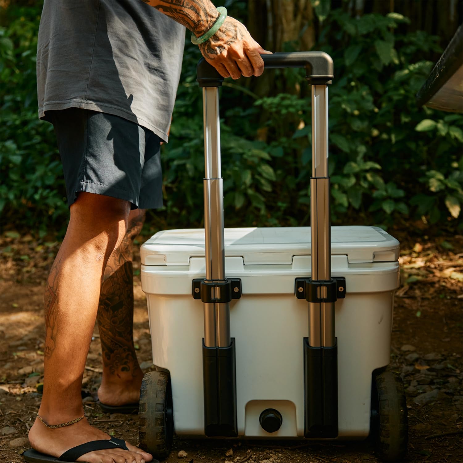 Foto 5 pulgar | Cooler Yeti Roadie De 32 Ruedas, Carbón Vegetal Con Cesta Para Productos Secos - Venta Internacional.