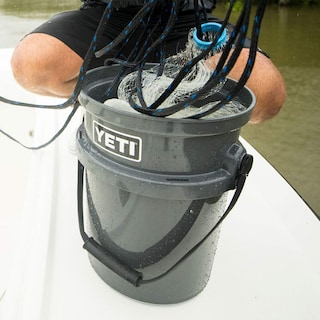 Foto 6 | Bucket Yeti Loadout, Carbón Vegetal Resistente A Impactos, 5 Galones - Venta Internacional.