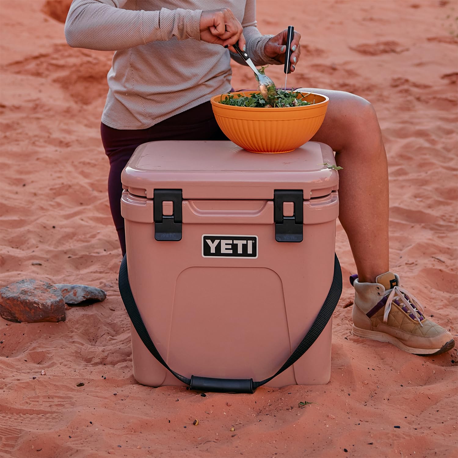 Foto 5 pulgar | Hielera Yeti Roadie 24, Color Rosa Arenisca, 24 Litros De Capacidad - Venta Internacional.