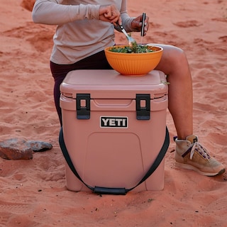 Foto 4 | Hielera Yeti Roadie 24, Color Rosa Arenisca, 24 Litros De Capacidad - Venta Internacional.