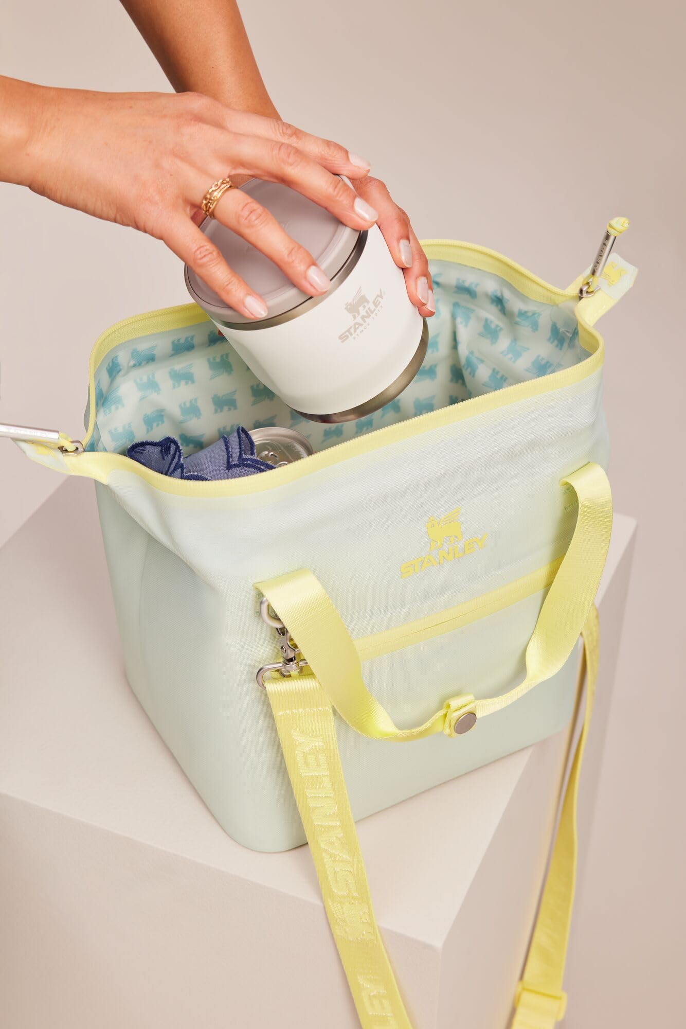 Foto 4 pulgar | Bolsa Térmica Stanley Julienne Mini Para Todo El Día, 10 Latas, 12 Horas - Venta Internacional.
