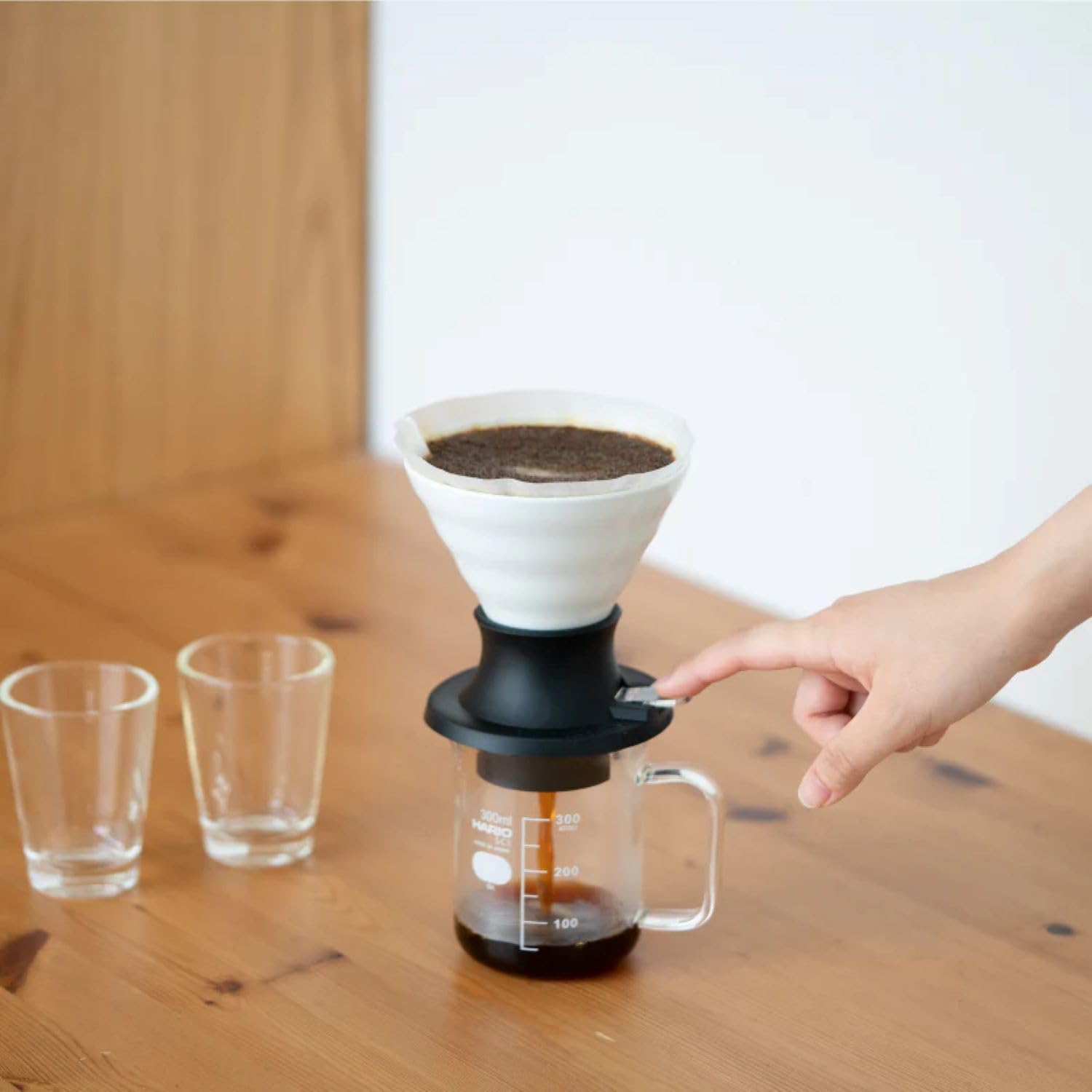 Foto 4 pulgar | Gotero Cerámico De Inmersión Hario V60 Switch, 200 Ml, Color Blanco - Venta Internacional.