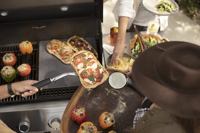 Foto 6 | Kit de Marcos Weber Crafted Genesis para Cocina Exterior Plateado - Venta Internacional