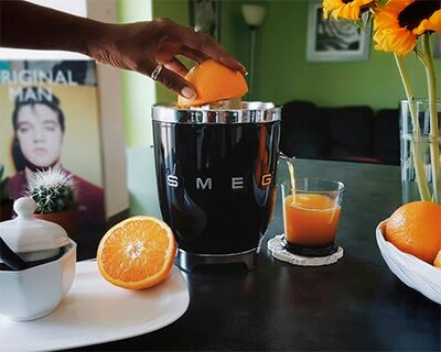 Foto 2 | Exprimidor De Cítricos Smeg De Los Años 50, Estilo Retro, Sin Goteo, Con Caño Negro - Venta Internacional.