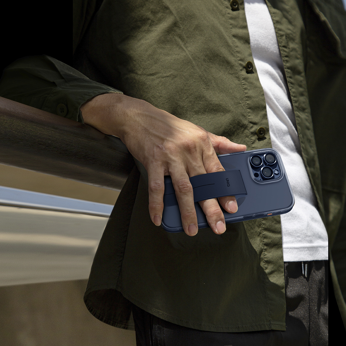 Foto 4 pulgar | Funda Para Iphone 15 Pro Max Azul Oscuro Heldro Mount+ De Uniq