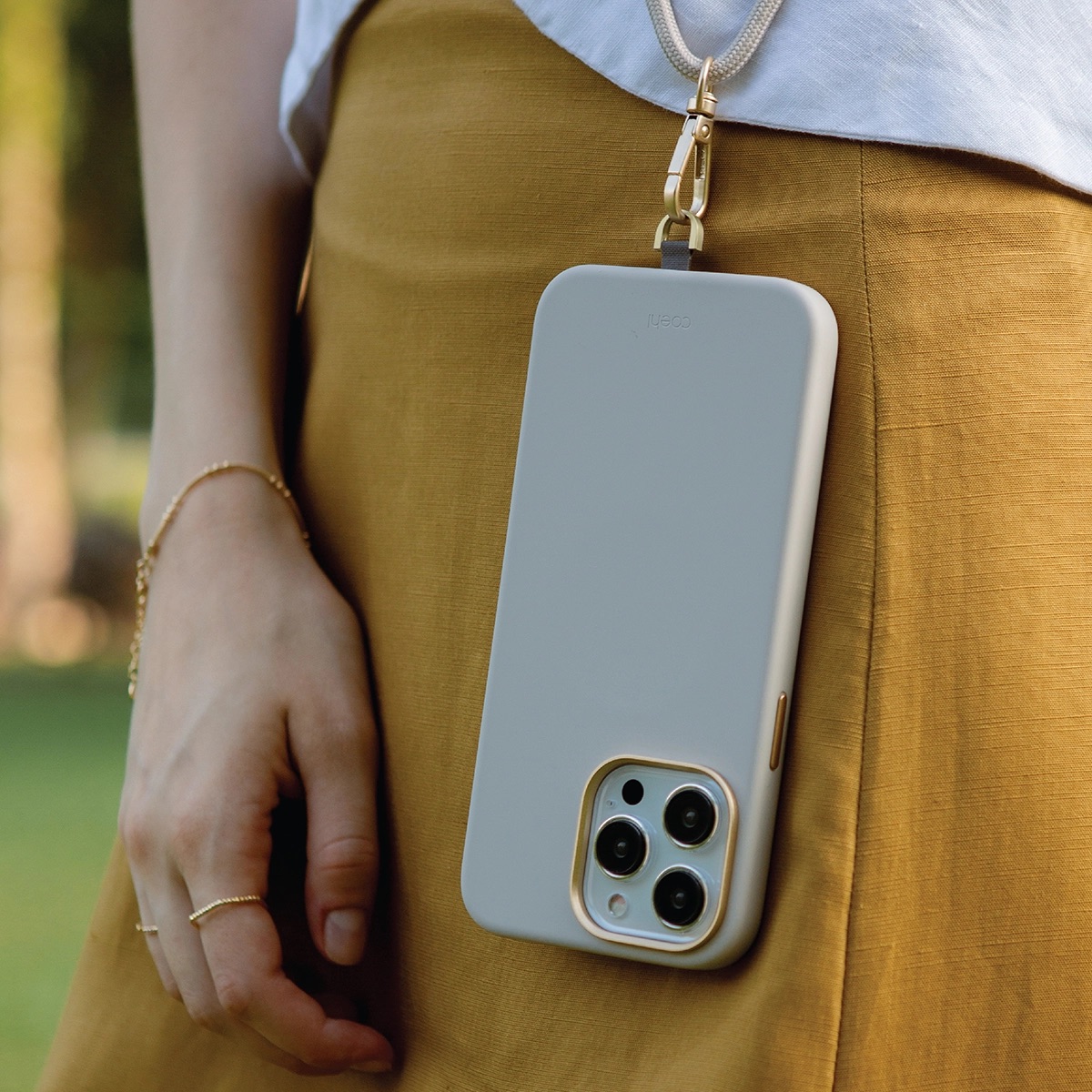 Foto 4 pulgar | Funda Para Iphone 15 Pro Max Marfil Crème (magclick™) De Coehl