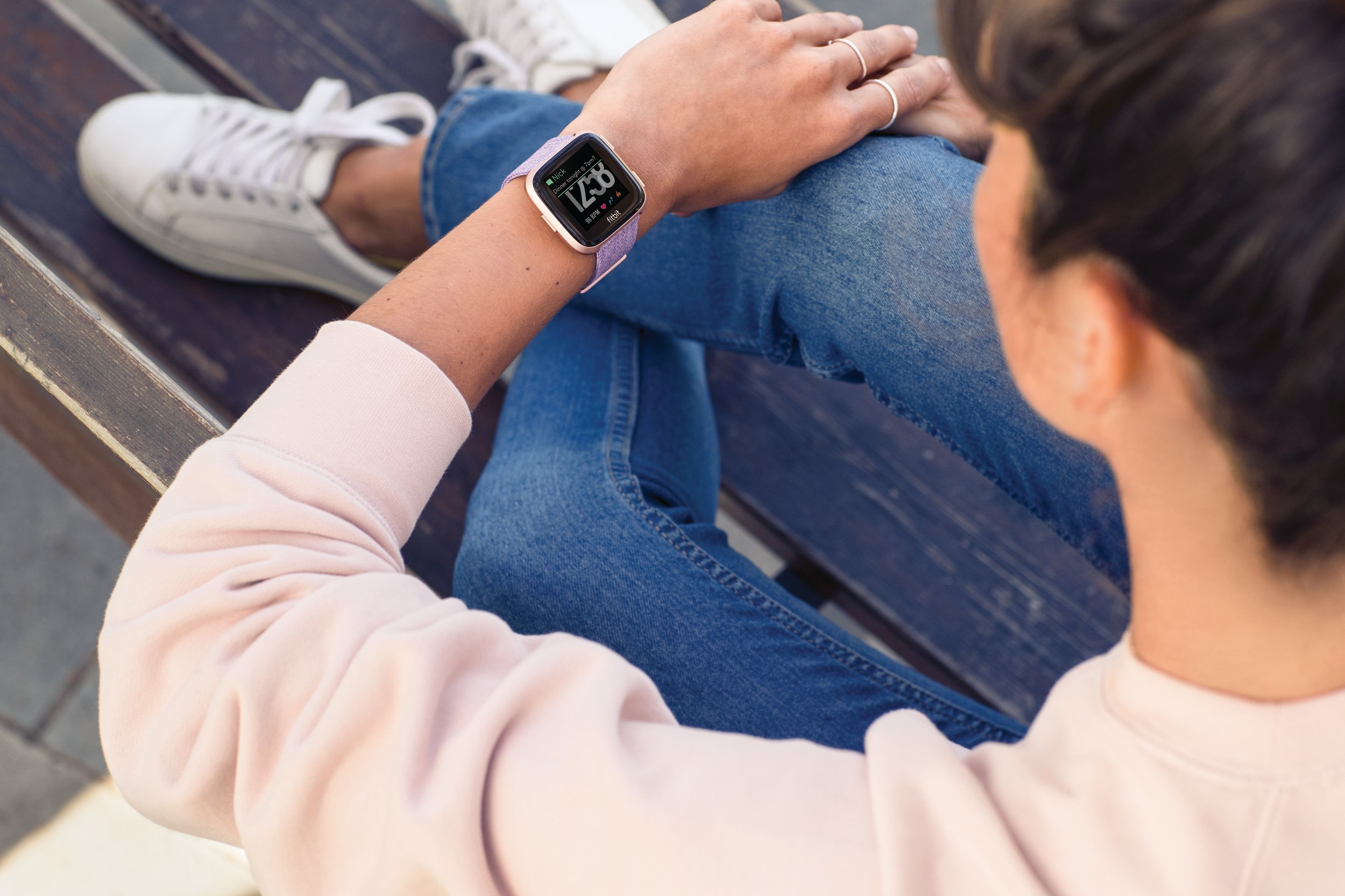 Foto 8 pulgar | Reloj Inteligente Fitbit Versa  Edición Especial  Tejido En Lavanda - Venta Internacional.