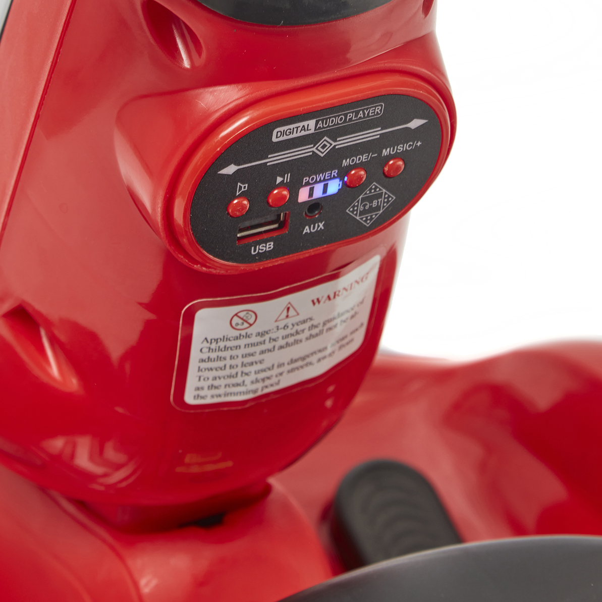 Foto 4 pulgar | Montable Eléctrico Scoote Denco Toys Rojo Control Remoto Rotación 360° Bluetooth USB AUX Música Luces Led y Cinturón