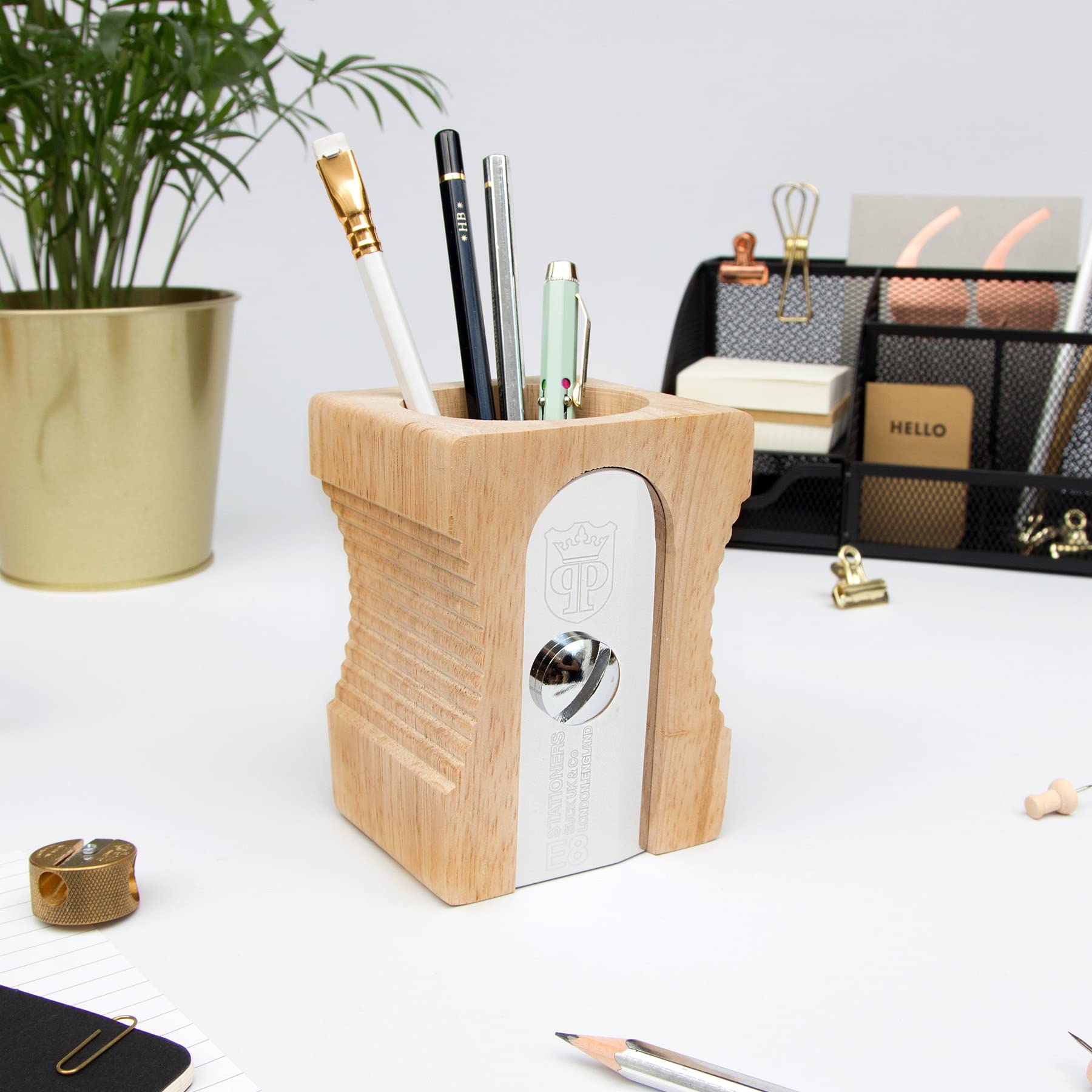 Foto 3 pulgar | Soporte Para Bolígrafos Suck Uk  Sacapuntas De Madera  Lámpara De Escritorio - Venta Internacional.