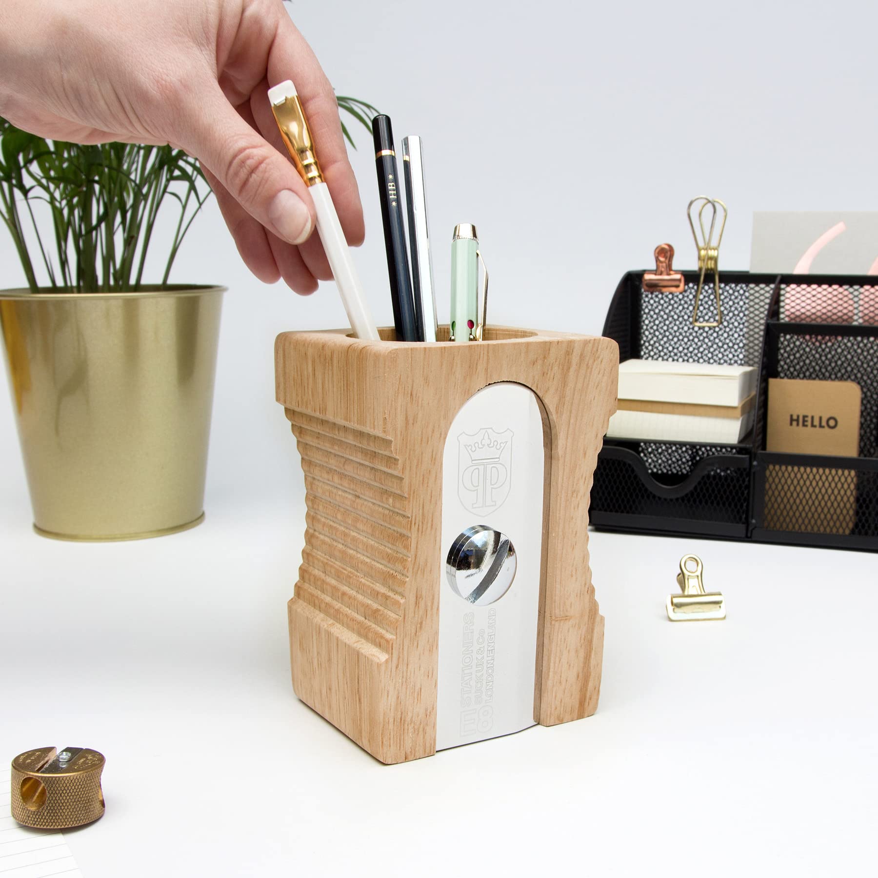 Foto 4 pulgar | Soporte Para Bolígrafos Suck Uk  Sacapuntas De Madera  Lámpara De Escritorio - Venta Internacional.