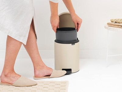 Foto 6 | Bote De Basura Brabantia New Icon Step De 5 Litros, Color Beige Suave Con Balde - Venta Internacional.