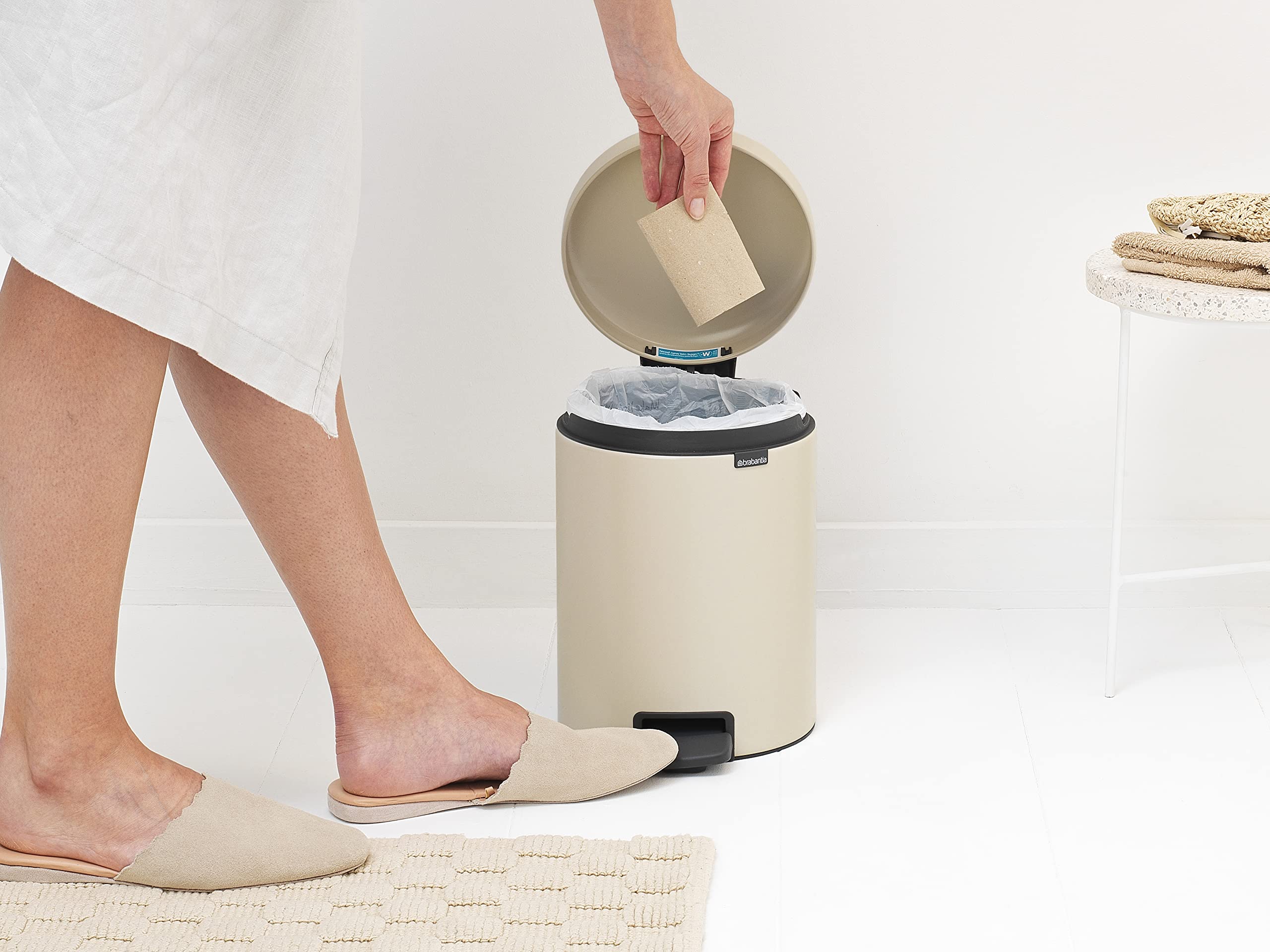 Foto 7 | Bote De Basura Brabantia New Icon Step De 5 Litros, Color Beige Suave Con Balde - Venta Internacional.
