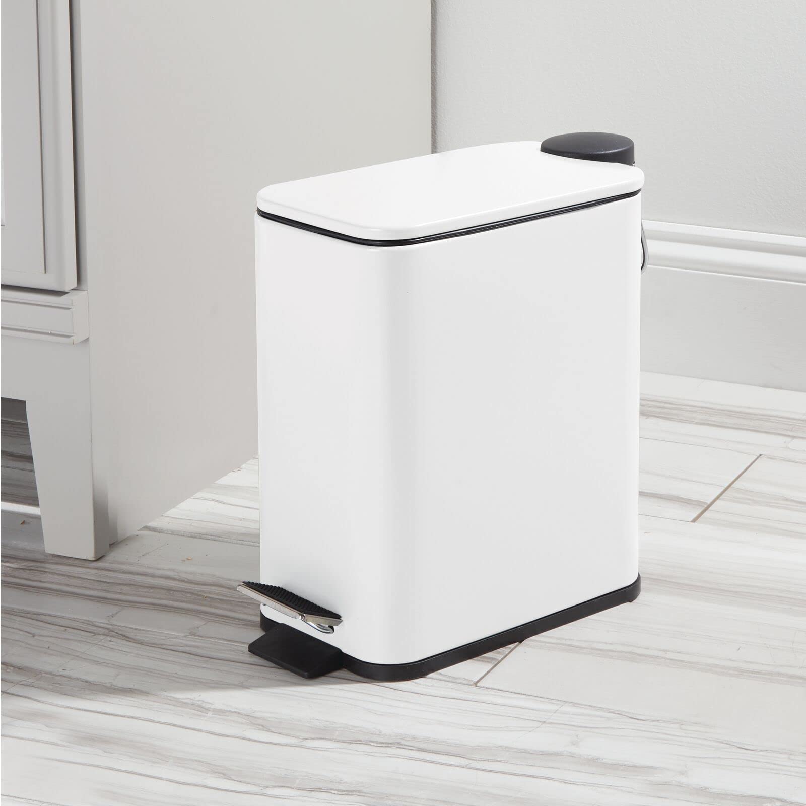 Foto 4 pulgar | Bote De Basura Mdesign Slim Metal De 5 Litros Con Pedal Y Tapa  Color Blanco - Venta Internacional.