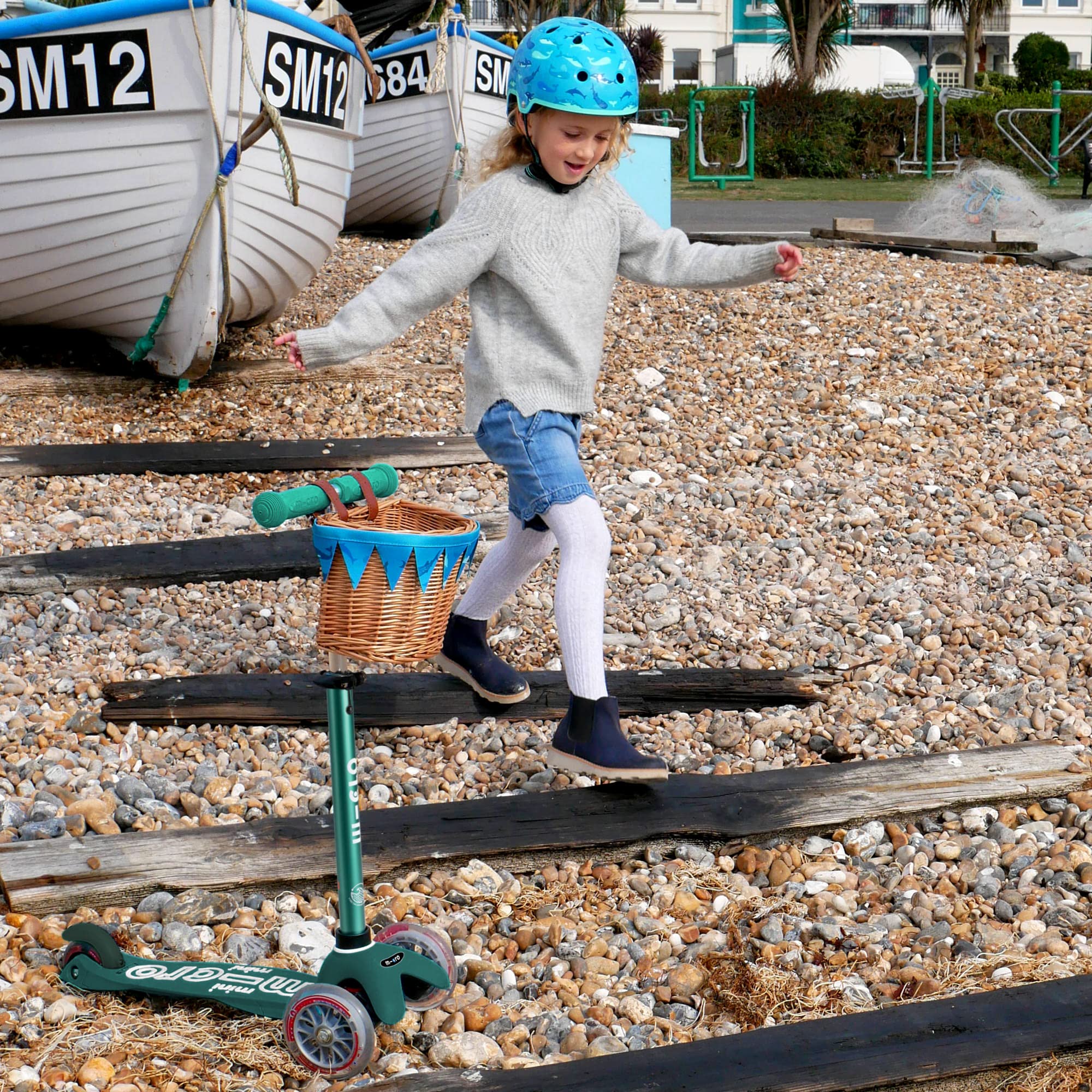 Foto 5 | Patinete Micro Kickboard Mini Deluxe Eco De 3 Ruedas, Color Verde Oscuro - Venta Internacional.