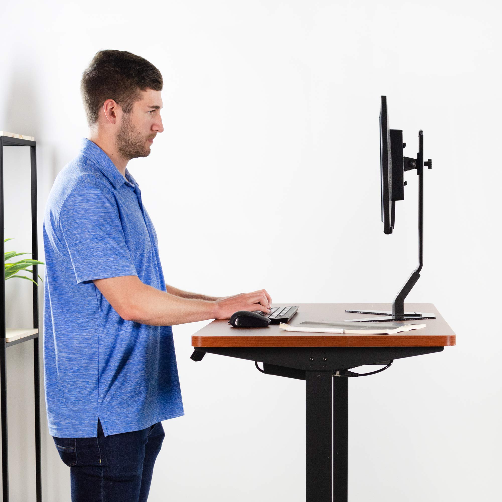Foto 7 | Tablero Vivo Desk-top43d En Nogal Oscuro De 109 X 61 Cm Para Escritorio - Venta Internacional.