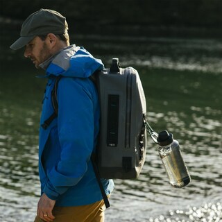 Foto 6 | Botella De Agua Yeti Yonder 1,5 L, 1500 Ml, Azul Marino Con Tapa De Amarre - Venta Internacional.