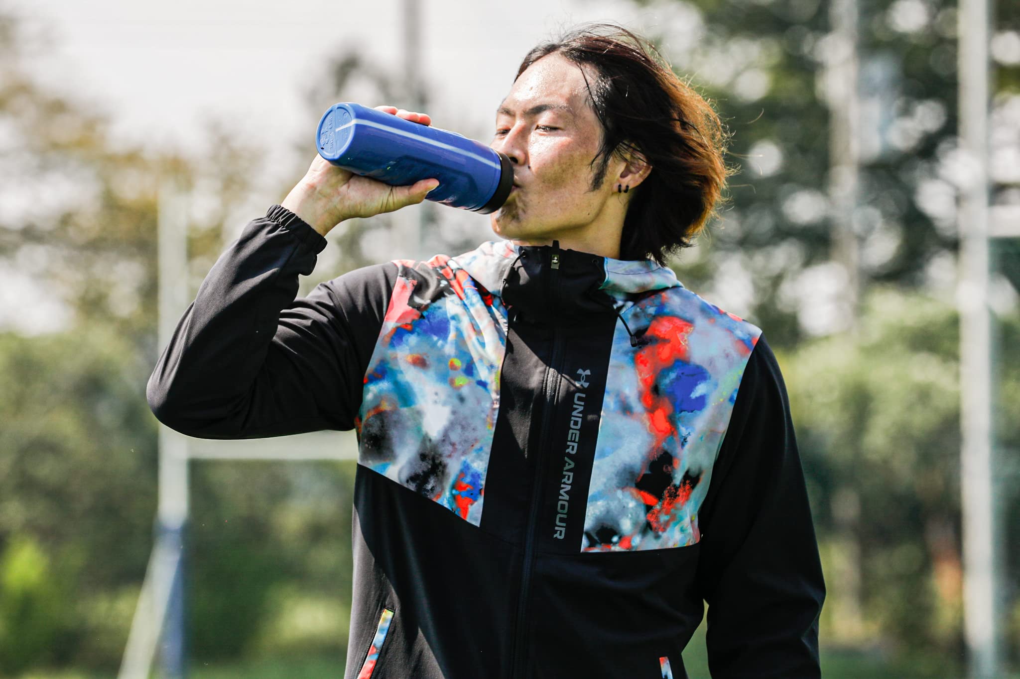 Foto 6 pulgar | Botella De Agua Under Armour Squeeze Sideline 960 Ml Con Tapa - Venta Internacional.