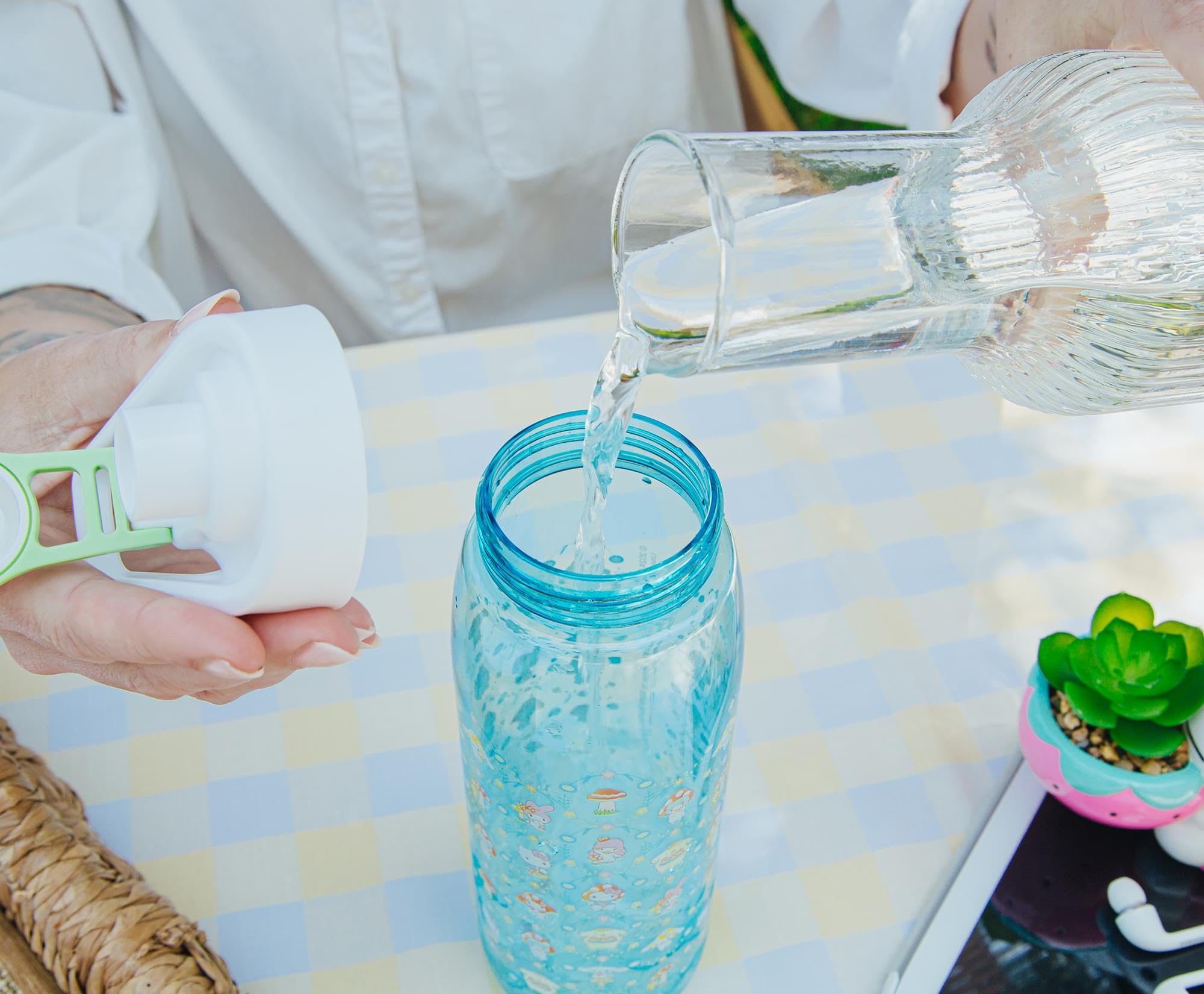 Foto 7 | Botella De Agua Silver Buffalo Sanrio Hello Kitty 800 Ml - Venta Internacional.