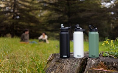 Foto 6 | Botella De Agua Camelbak Chute Mag Con Aislamiento Al Vacío De 750 Ml, Color Azul Marino - Venta Internacional.