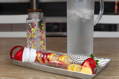 Foto 5 | Botella De Agua The Coop Willy Wonka Fruit Infuser 480 Ml - Venta Internacional.