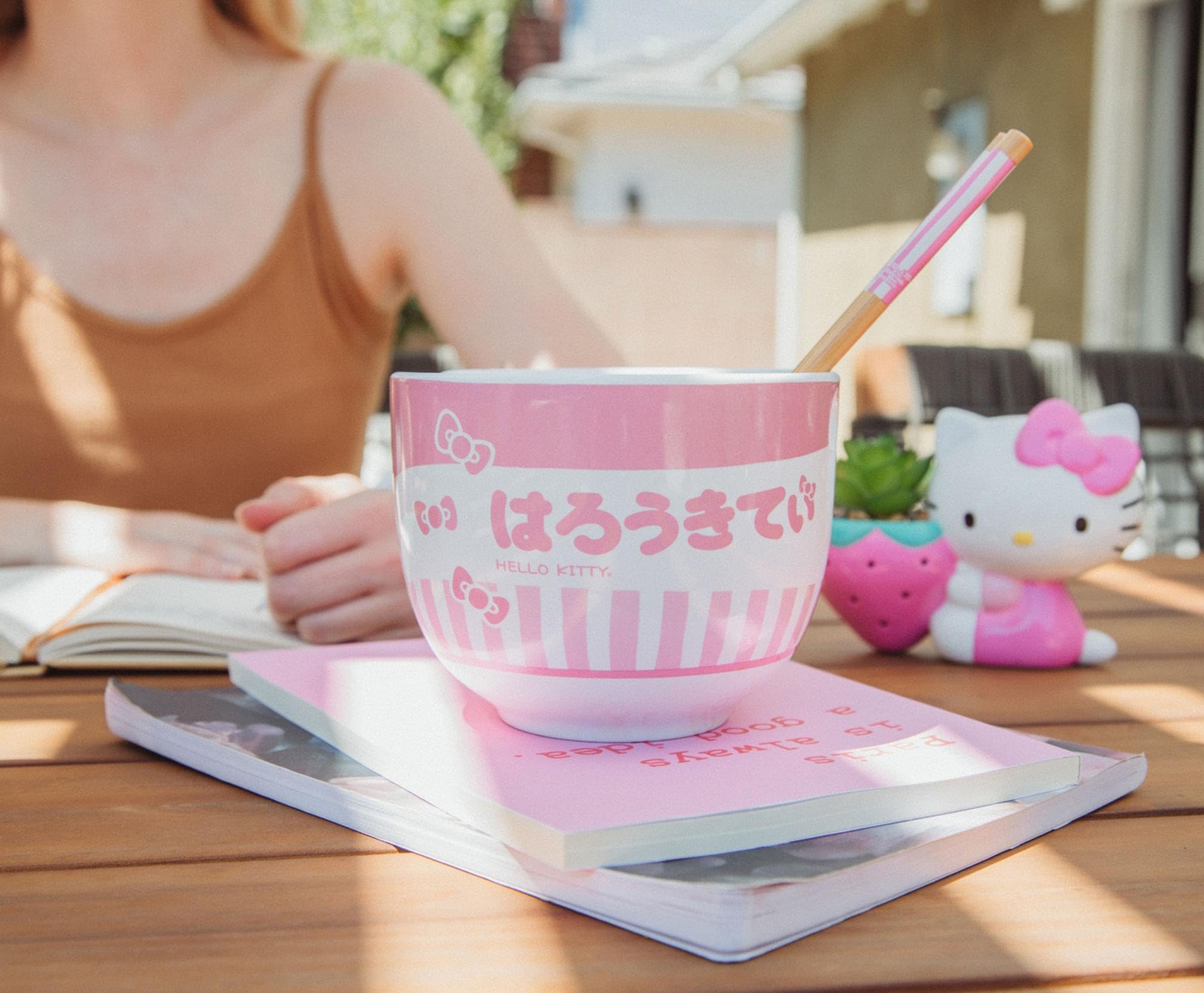 Foto 6 pulgar | Cuenco Para Ramen Sanrio Hello Kitty Tokyo Con Rayas Rosas Y Palillos - Venta Internacional.