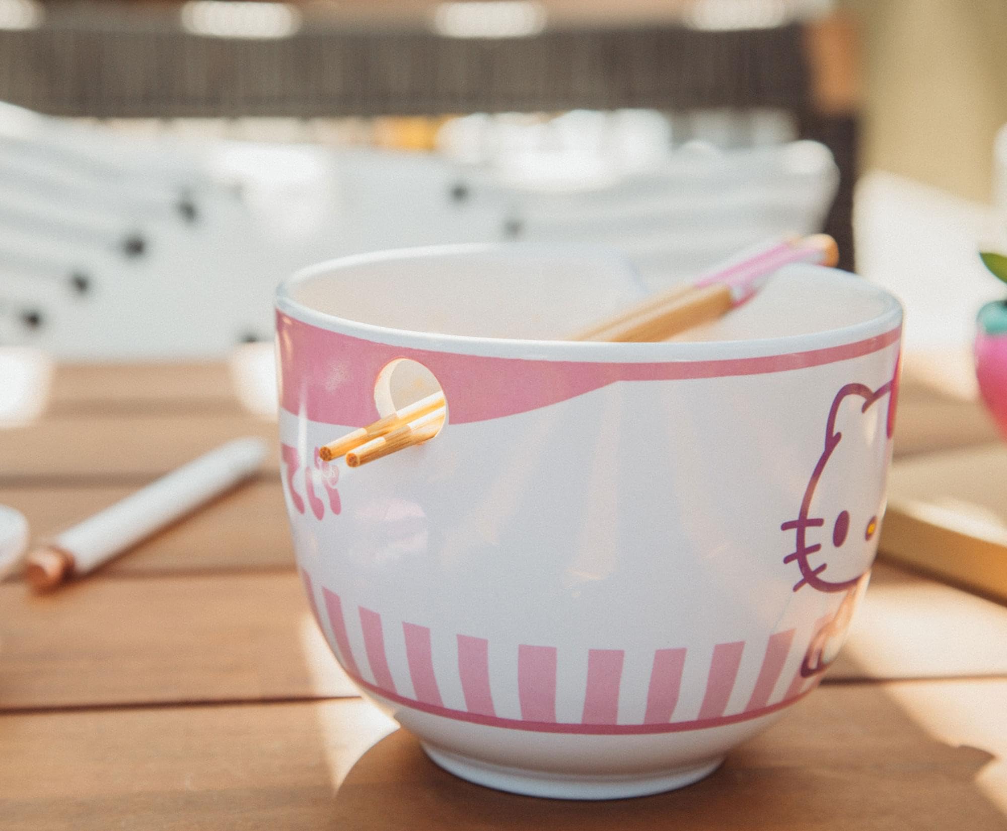 Foto 7 pulgar | Cuenco Para Ramen Sanrio Hello Kitty Tokyo Con Rayas Rosas Y Palillos - Venta Internacional.