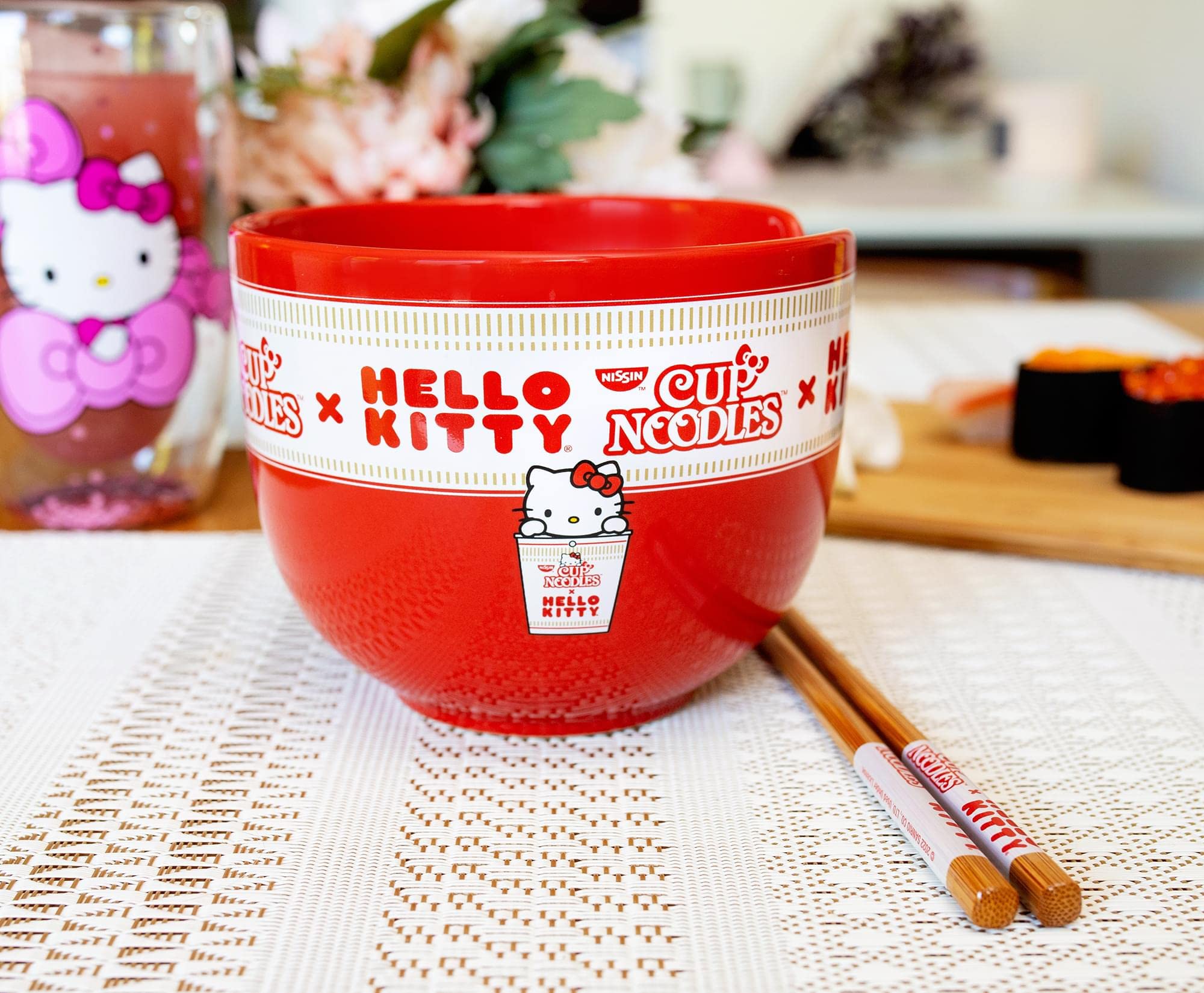 Foto 5 pulgar | Juego De Vajilla Silver Buffalo Hello Kitty X Nissin Cup Noodles - Venta Internacional.