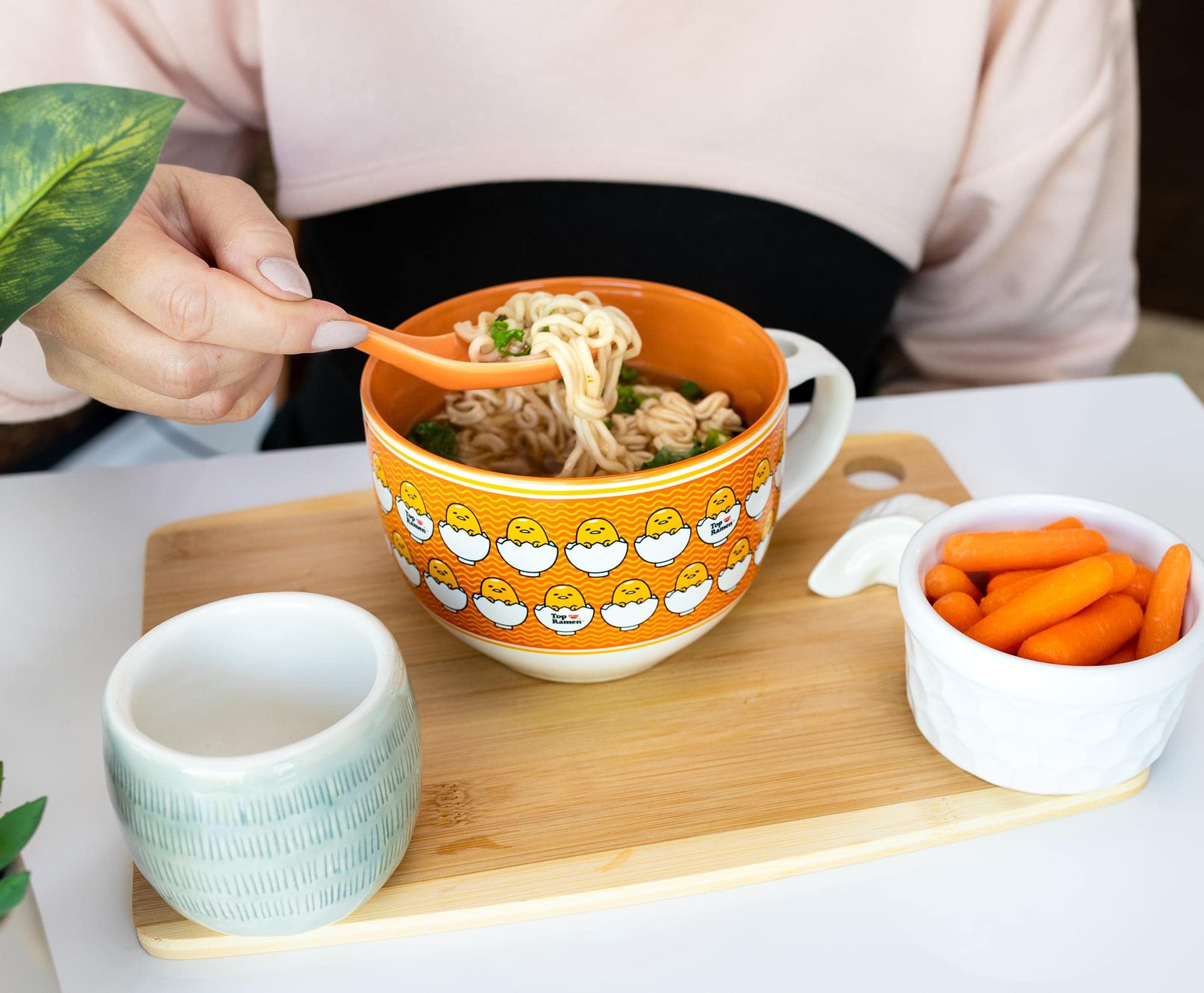 Foto 6 | Taza De Sopa Sanrio Gudetama X Nissin Top Ramen 710 Ml Con Cuchara - Venta Internacional.