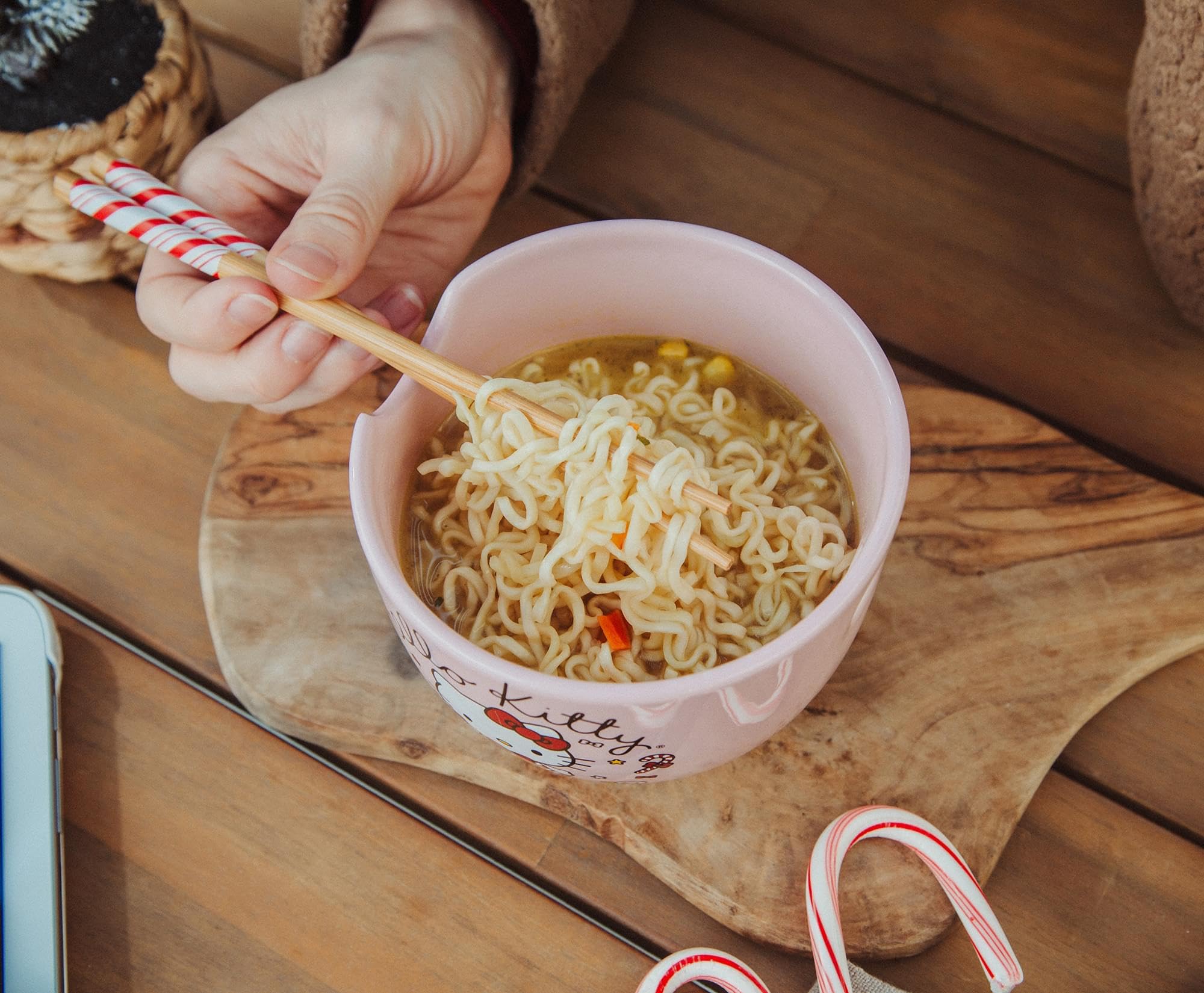 Foto 6 pulgar | Juego De Vajilla Ramen Silver Buffalo Hello Kitty Holiday - Venta Internacional.