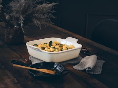 Foto 2 | Plato Cuadrado Le Creuset Stoneware Heritage, 3 Litros, Merengue - Venta Internacional.