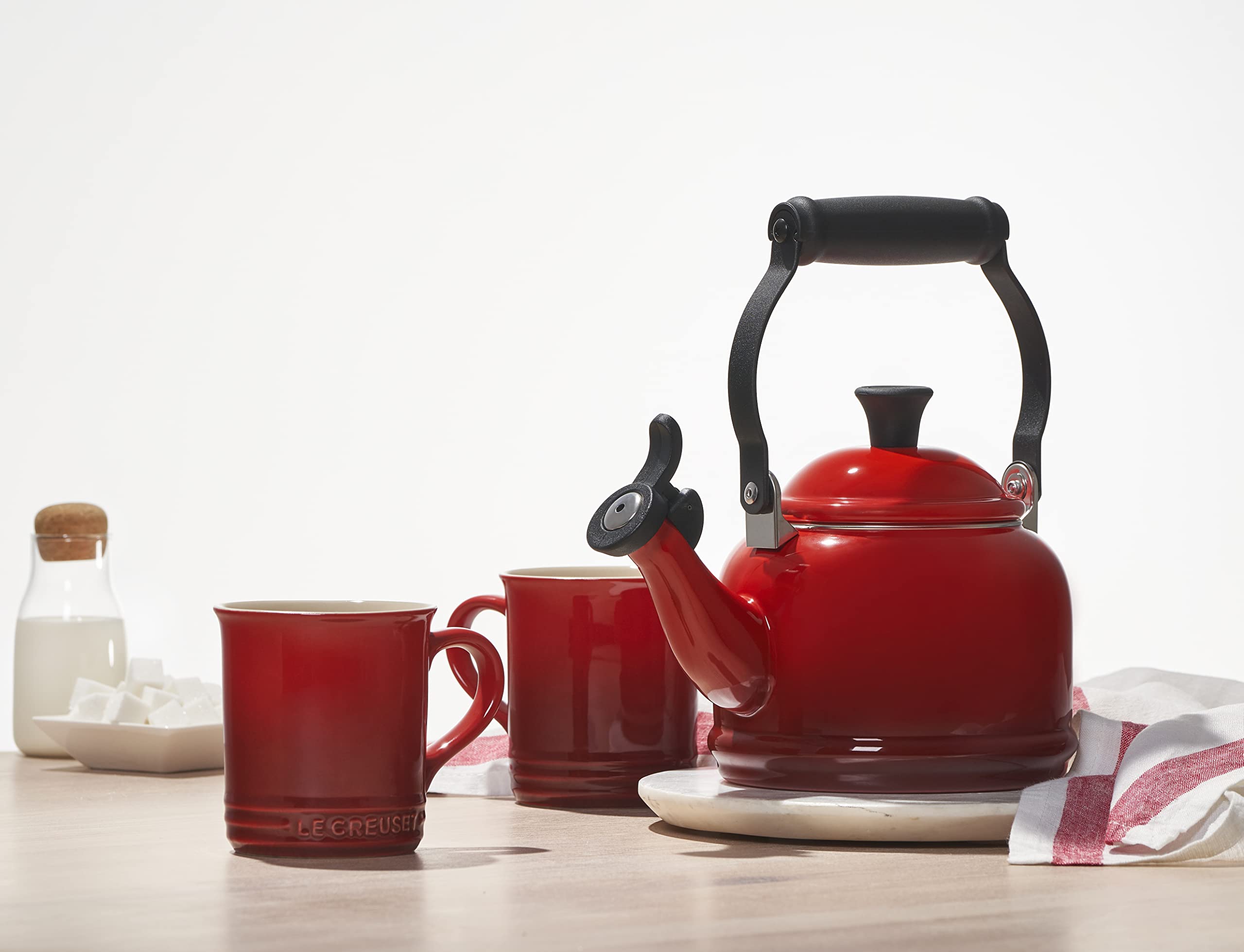 Foto 4 pulgar | Tetera Le Creuset Esmaltada Sobre Acero Demi, 1,25 L, Oro Oliva - Venta Internacional.