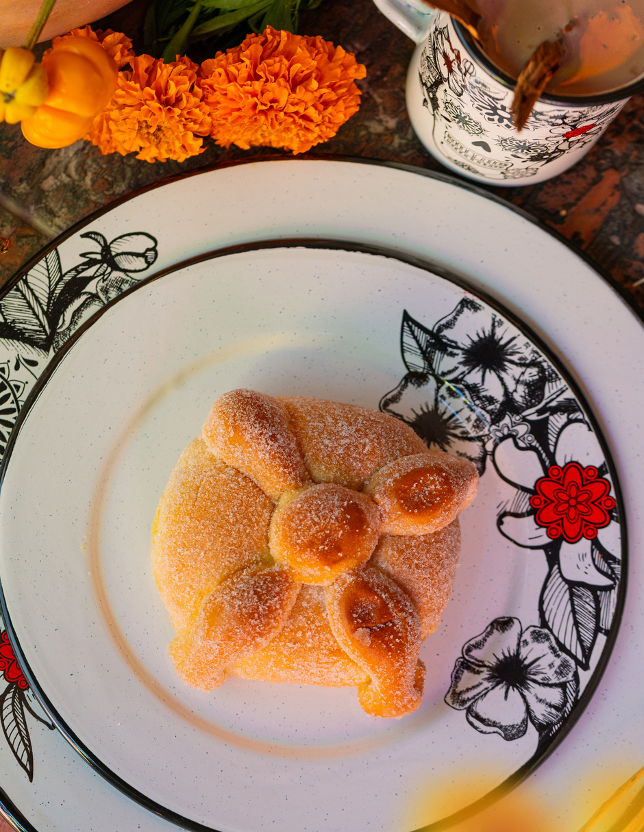 Foto 8 | Vajilla Tradicional De Peltre Cinsa Edición Calaveras Blanca 12 Piezas