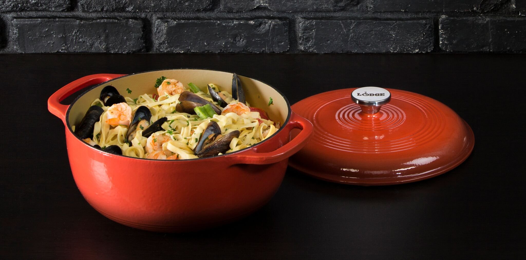 Foto 3 | Dutch Oven Lodge, Hierro Fundido Esmaltado, 6 Cuartos De Galón, Color Amapola - Venta Internacional.