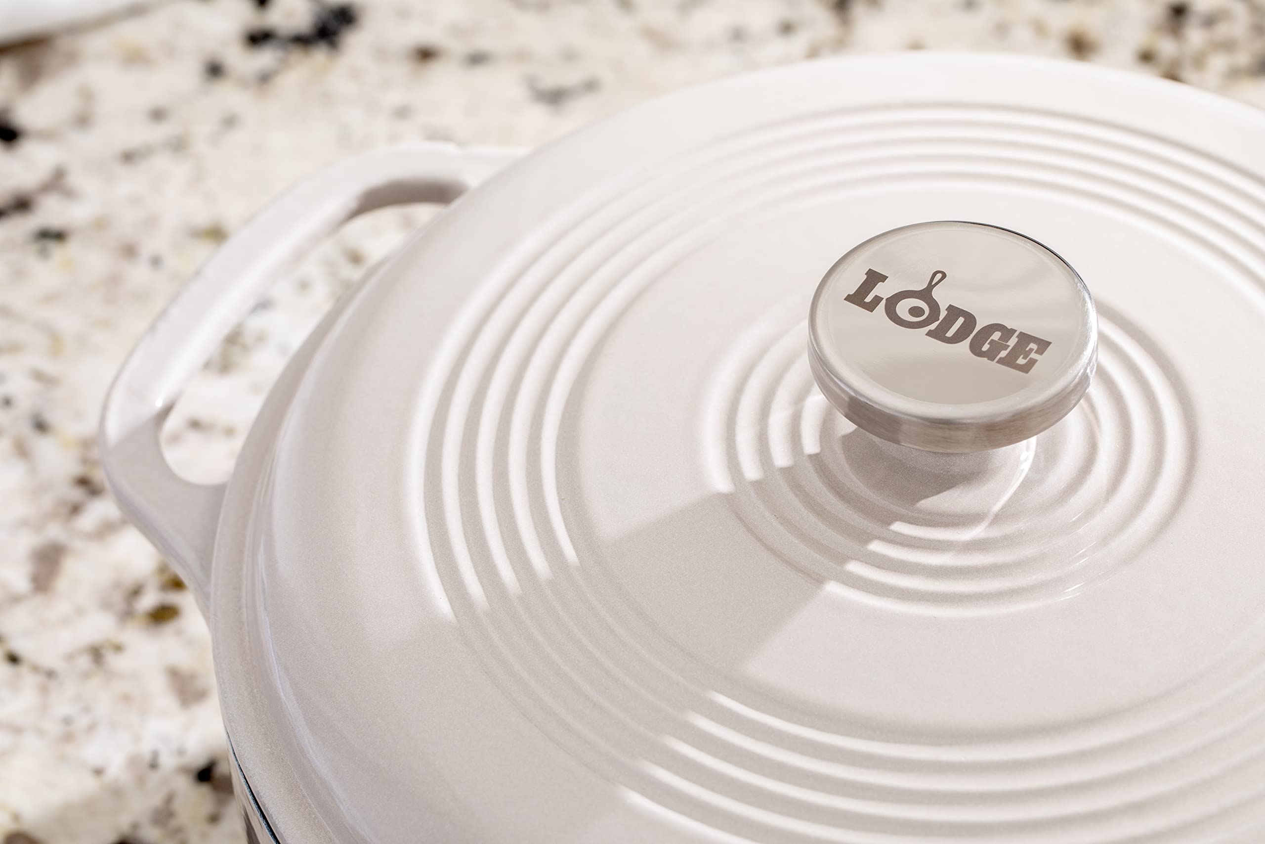 Foto 7 | Dutch Oven Lodge De Hierro Fundido Esmaltado De 6 Cuartos De Galón  Color Blanco Ostra - Venta Internacional.