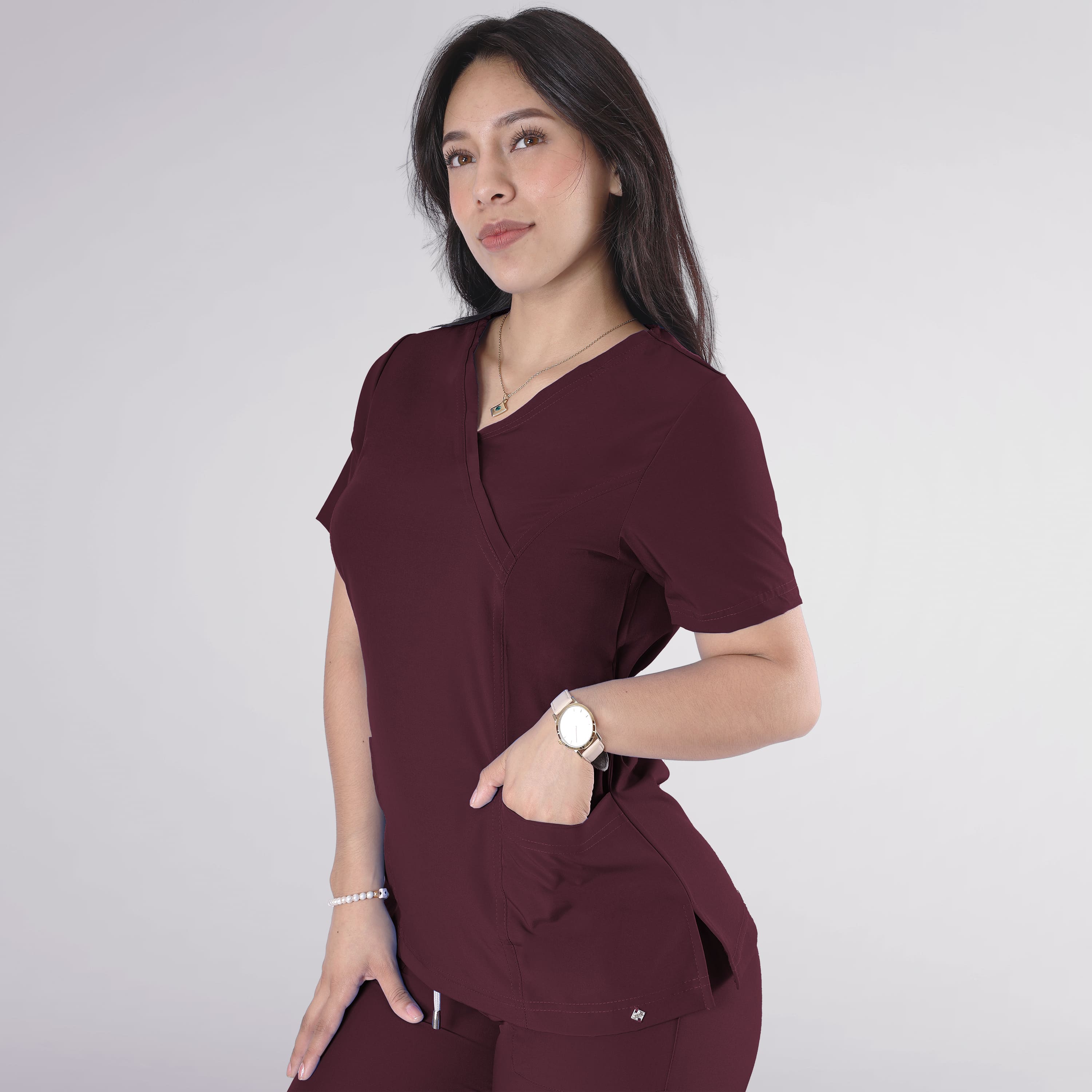 Foto 3 pulgar | Conjunto Quirúrgico Tinto para Mujer