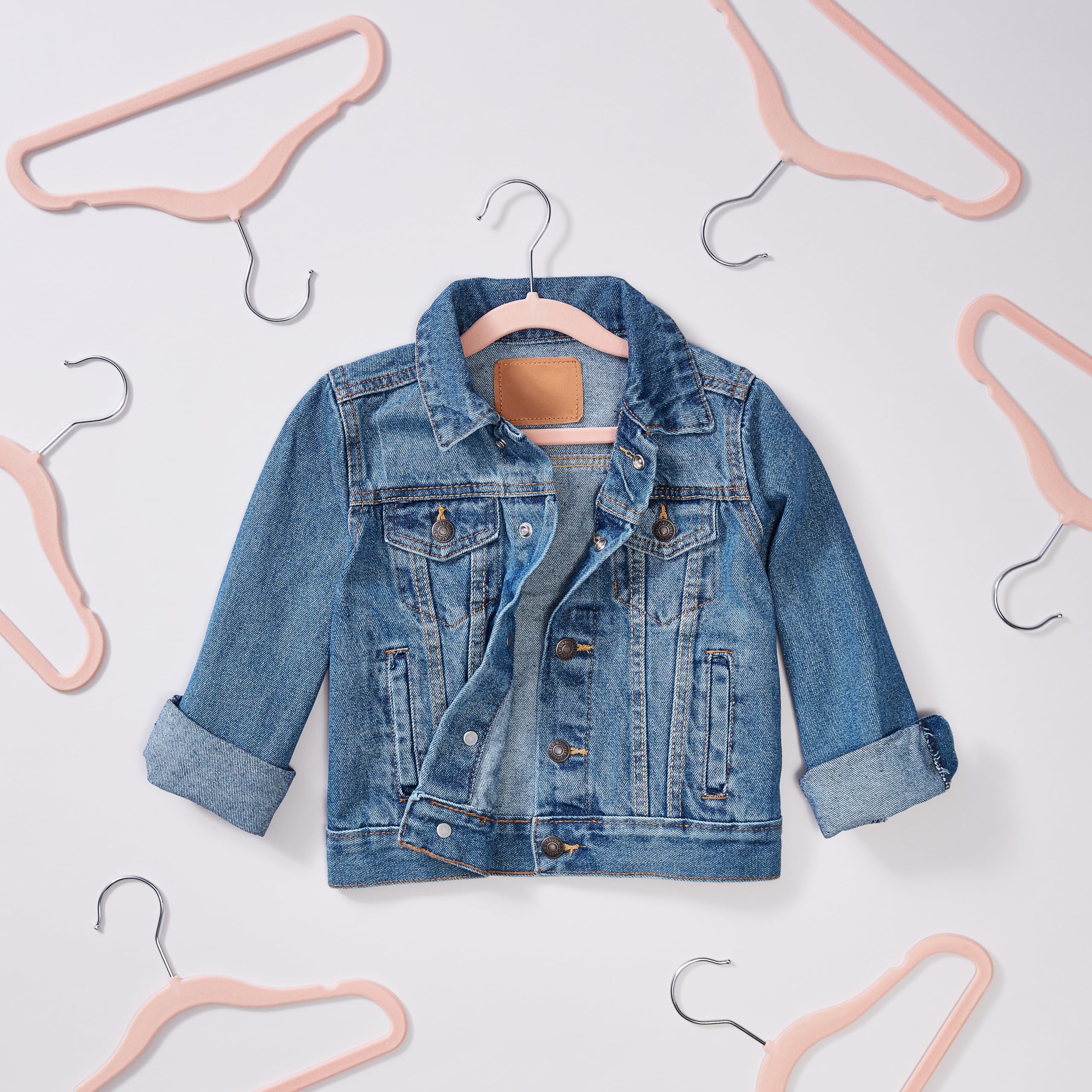 Foto 4 | Perchas Antideslizantes Amazon Basics De Terciopelo Para Niños, Paquete De 50 - Venta Internacional.