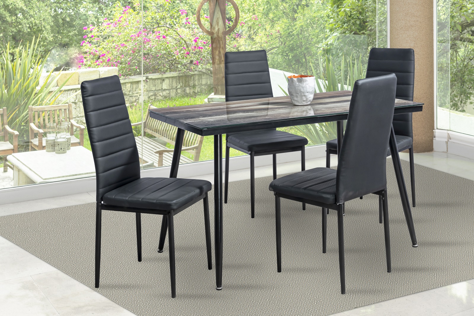 Comedor Mobilkraft Toyo Negro 4 Sillas Tubular y Cristal